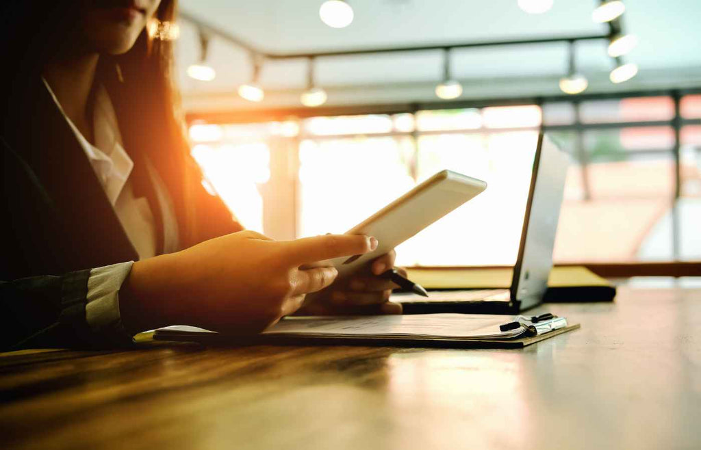 5 Iconic Earring Styles – How To Rock Your Work Wardrobe